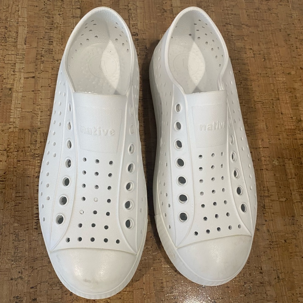 Native Rubber slip on waterproof sneakers women’s Size 8 worn  once EEUC